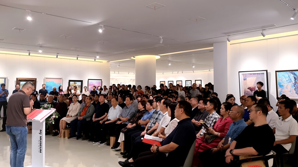 慶祝中華人民共和國成立75周年｜明月美術(shù)館隆重揭幕侯震油畫巨制《天下之中 九派莽莽》