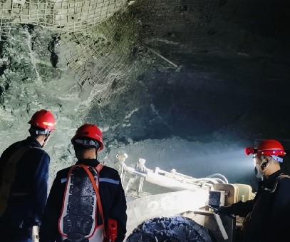 西溝鐵礦｜織密安全防護(hù)網(wǎng)，護(hù)航全年“零傷亡”